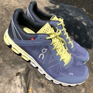 On Cloudflow Womens Running Shoes
